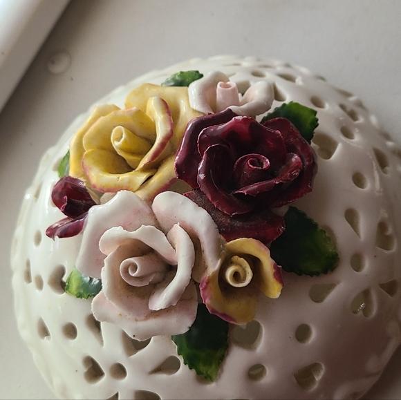 Porcelain potpourri box - Picture 5 of 6